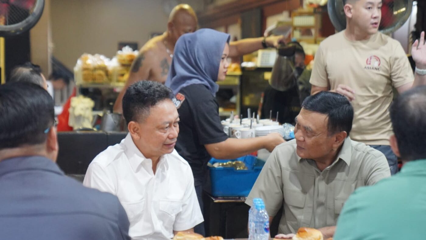 Menko Polkam Nikmati Ngopi Pagi di Warung Asiang, Puji Pontianak sebagai Kota yang Nyaman dan Kondusif