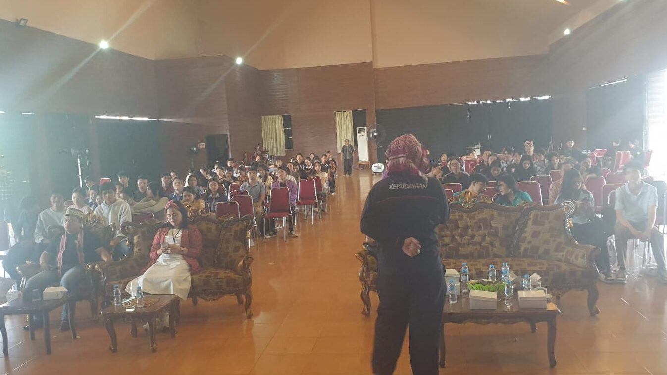 Ujian Negara dalam Melindungi Hutan Adat Dayak