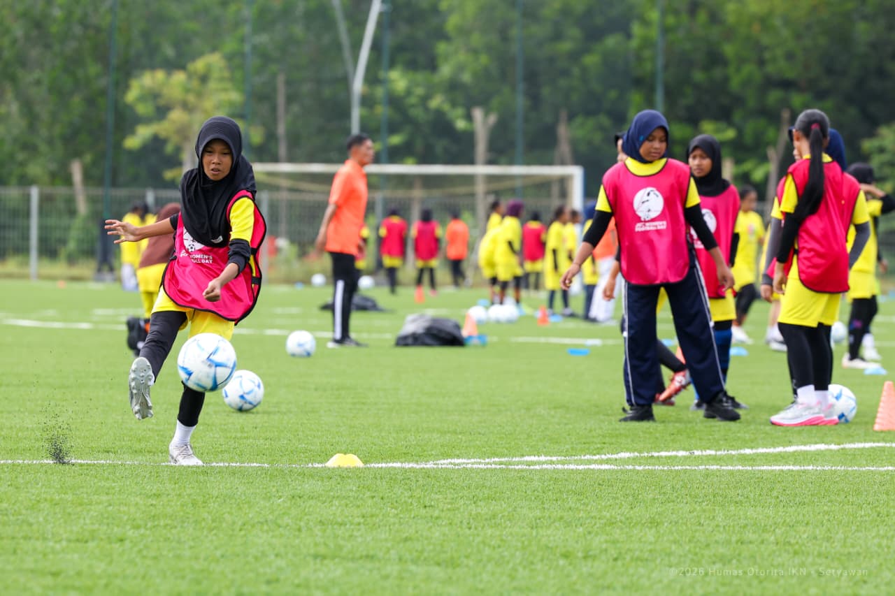 Siswi latihan sepak bola AFC Women's Football Day 2026 PSSI Training Center IKN Nusantara