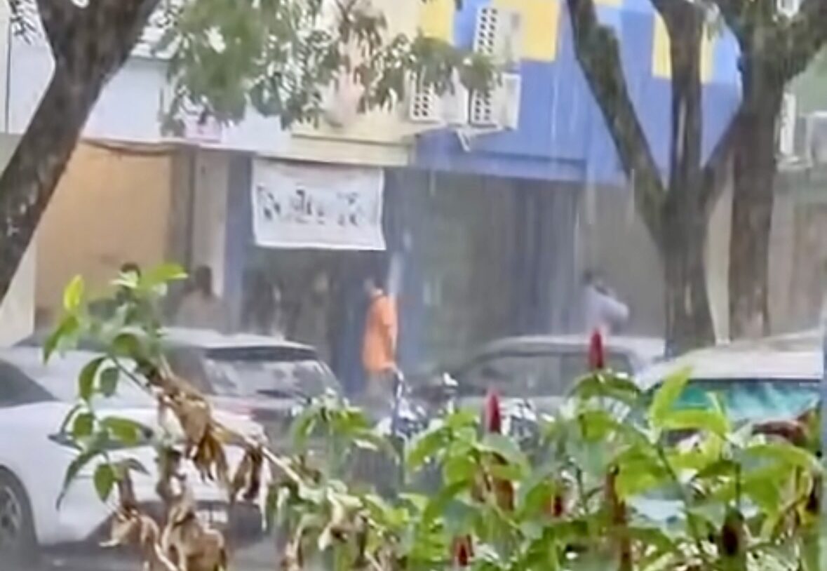 Kejagung Geledah Kantor Pengusaha Tambang di Kompleks Ayani Mega Mall Pontianak