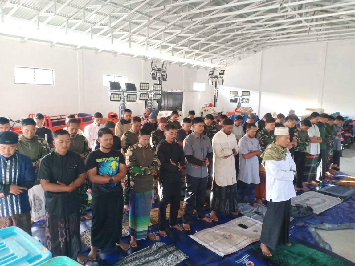 Di Tengah Tugas Operasi Papua, Prajurit Pasgat Pos Sinak Laksanakan Salat Iduladha Secara Sederhana