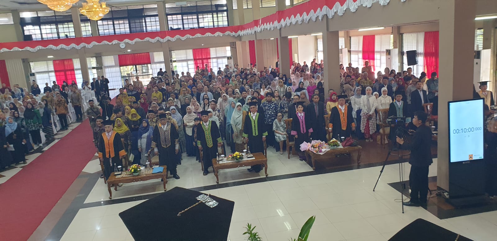 Guru Besar, Produk Lokal, dan Drama Nasional yang Sering Salah Panggung