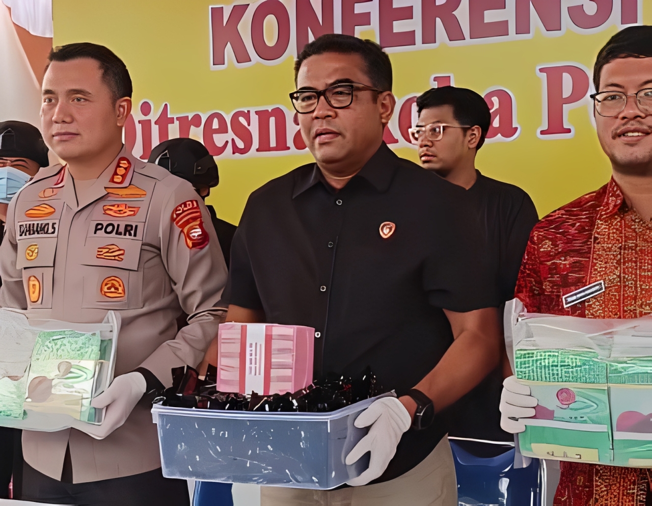 Dua Tahun Licin Beroperasi, Bandar Narkoba Jaringan Malaysia Digulung Bersama Gunungan Uang Rp3,8 Miliar