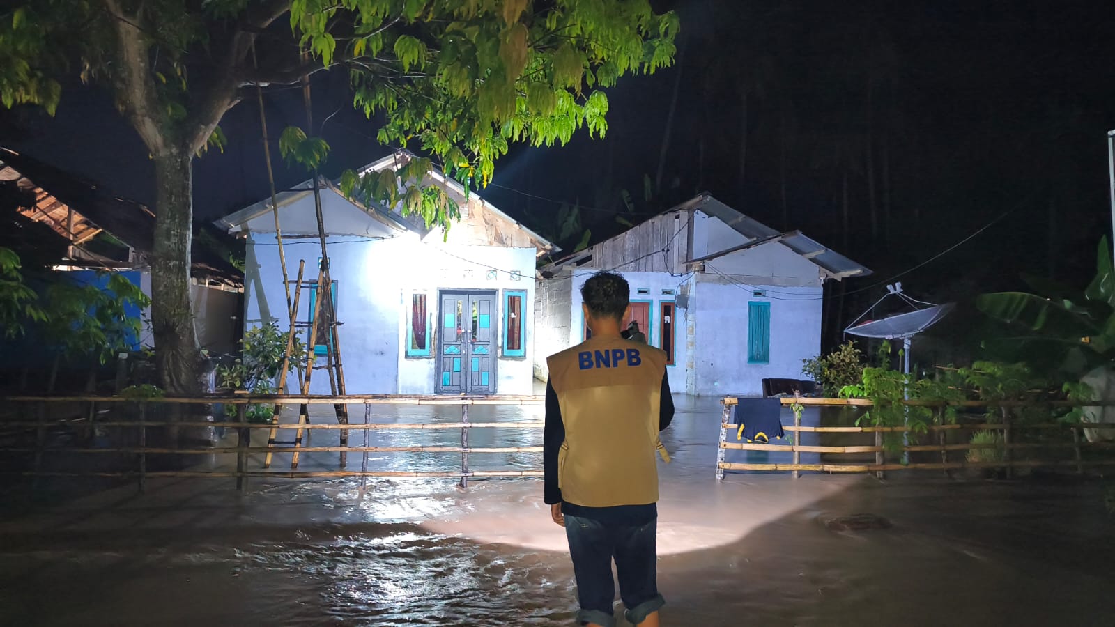 BNPB Catat Serangkaian Bencana Alam di Sulteng, Jateng, dan Jatim