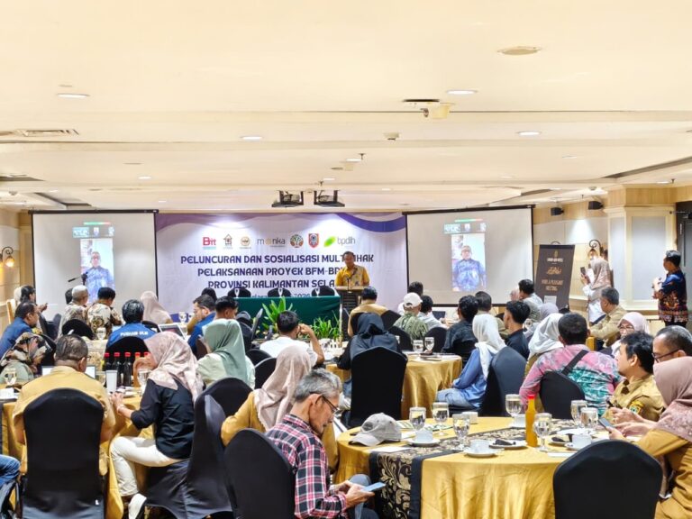 "Delapan KUPS di Kalimantan Selatan menerima hibah Rp14,5 miliar dari BPDLH untuk memperkuat kapasitas usaha dan pelestarian lingkungan melalui skema pendanaan campuran."