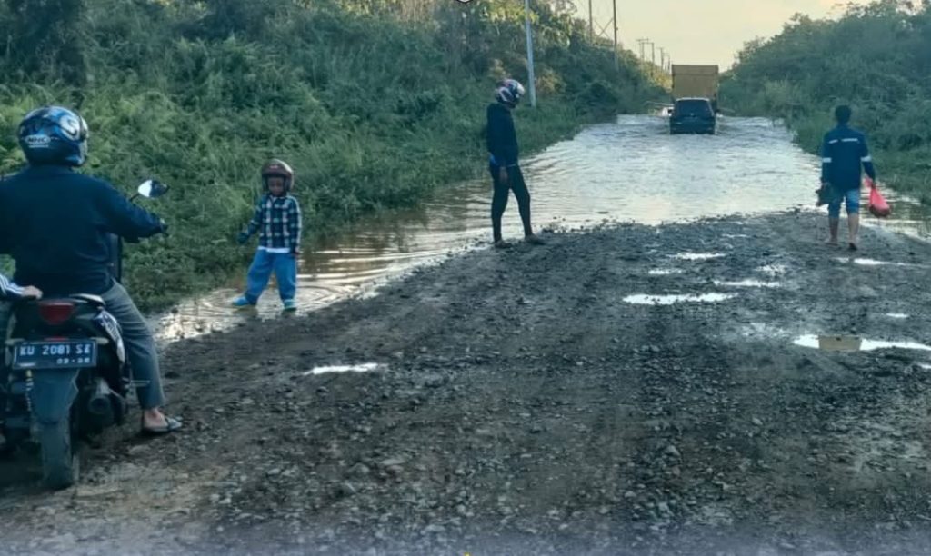 Dinas PUPR Tana Tidung Normalisasi Drainase Jalan Seputuk untuk Mitigasi Banjir