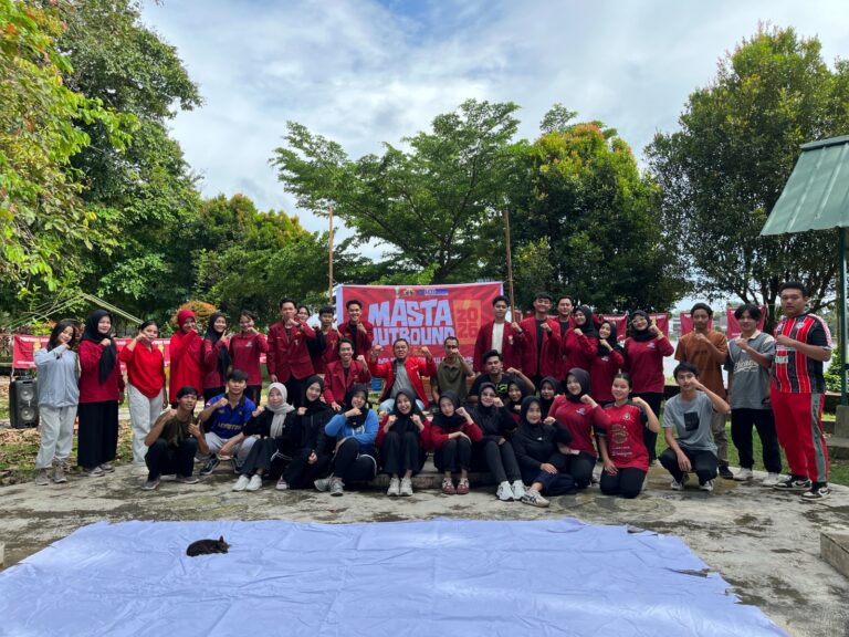 "PC IMM Kapuas Raya menggelar Masa Ta'aruf (Masta) dan outbond bagi mahasiswa Universitas Muhammadiyah Pontianak Kampus Sintang di Taman Bungur."