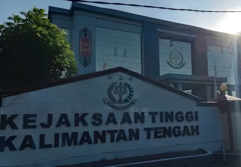 "Korupsi Penjualan Zirkon Kalteng, Kejaksaan Tinggi Kalimantan Tengah, Tersangka Kadis ESDM VC, Sidang Tipikor PN Palangka Raya, Direktur PT Investasi Mandiri."