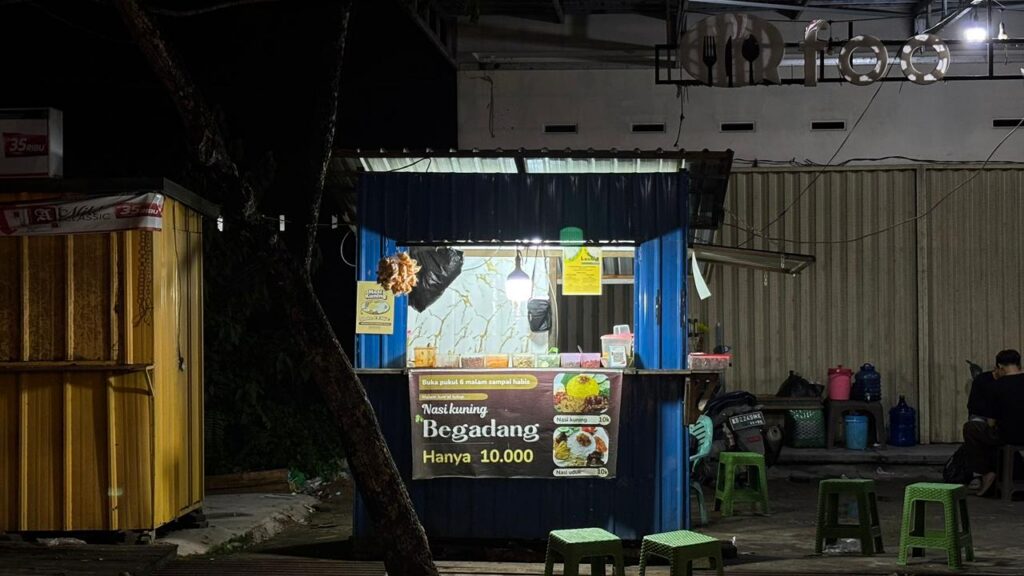 Kuliner Malam Pontianak: Menilik Keunikan Nasi Kuning Begadang di Kawasan Reformasi