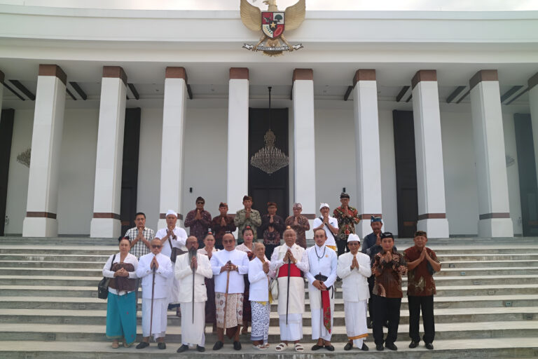 "Otorita IKN bersama PHDI dan Prajaniti Hindu Indonesia mematangkan rencana tata ruang pembangunan Pura Nusantara dan lahan pendidikan keagamaan di Sepaku."