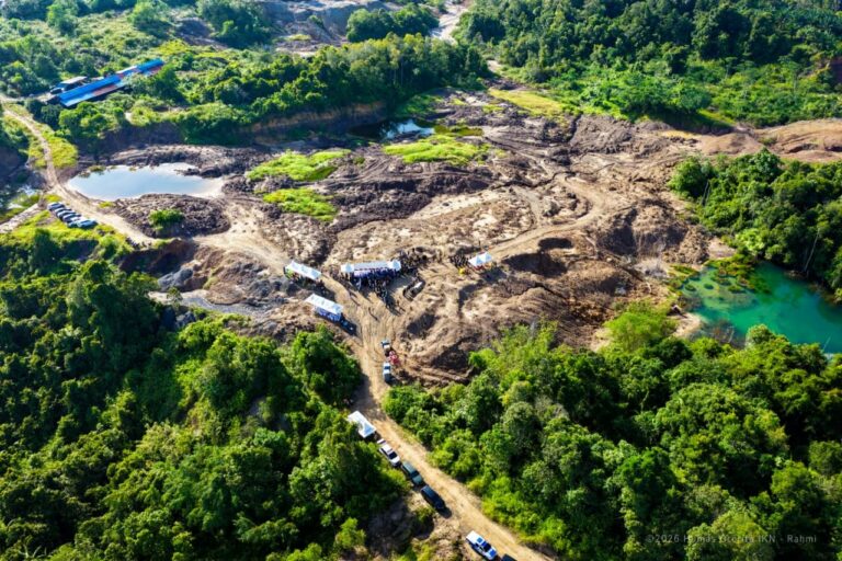 "Otorita IKN memulihkan 1,6 hektare lahan bekas tambang ilegal di Tahura Bukit Soeharto lewat penanaman 1.000 pohon dan penerapan teknologi biochar."
