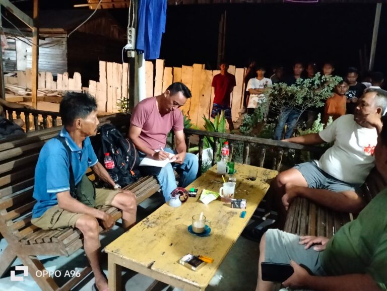"Seorang pemancing bernama Sulyadi hilang diterkam dan diseret buaya di perairan Batu Ampar, Kubu Raya. Tim gabungan Polsek dan Pol Airud lakukan pencarian masif."
