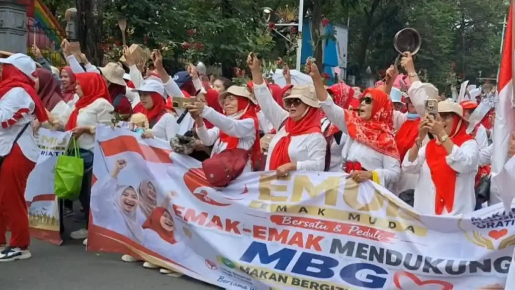 Pendemo Dukung MBG di Monas, Mengaku Dapat Rp100 Ribu dan Wajan