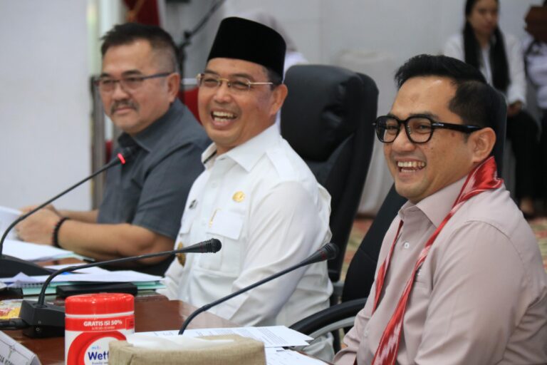 "Komisi II DPR RI memasukkan klausul perlindungan kekhasan etnis Dayak, Melayu, dan Tionghoa dalam draf RUU Kabupaten/Kota di Kalimantan Barat."