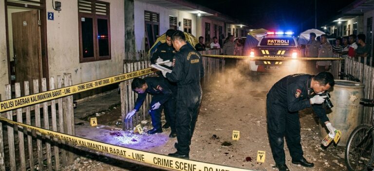 "Polres Kubu Raya selidiki kasus penyiraman cuka getah terhadap pasutri di Sungai Ambawang. Pelaku ME diduga gelap mata akibat motif cemburu dan sakit hati."