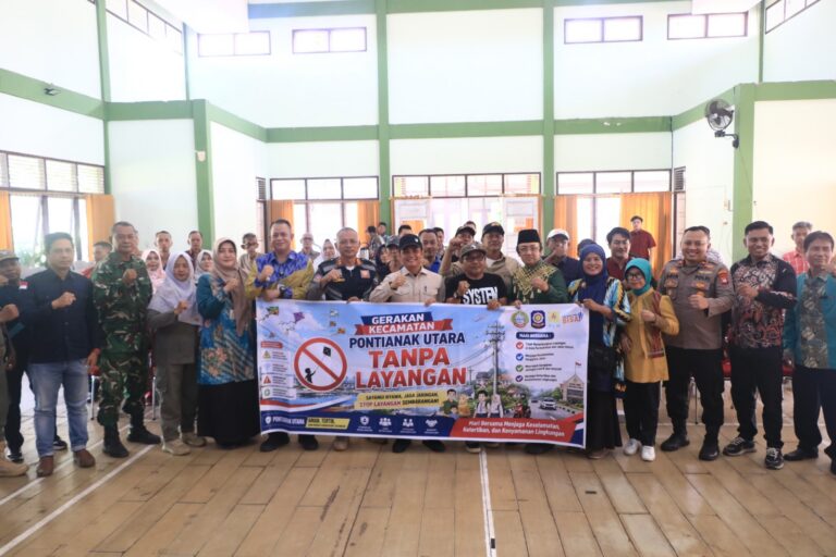 "Pemkot Pontianak, Satpol PP, dan PLN deklarasikan gerakan bebas layangan di Pontianak Utara demi mencegah kecelakaan benang gelasan dan pemadaman listrik."