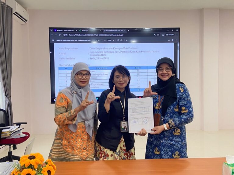 "Perpustakaan Kota Pontianak meraih nilai 92,23 dalam penilaian Perpusnas RI. Fasilitas gedung baru di Jalan Ampera sukses dongkrak mutu literasi publik."