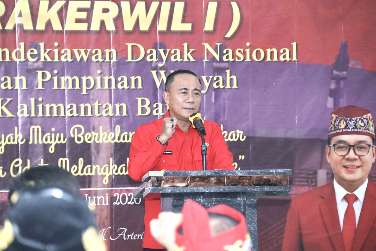 "Wagub Kalbar Krisantus Kurniawan membuka Rakerwil I ICDN Kalbar. Pemprov mendorong peran cendekiawan dalam penguatan SDM digital dan hilirisasi energi biomassa sawit."