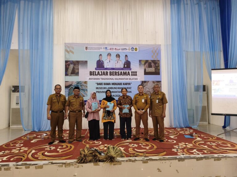 "Museum Lambung Mangkurat Kalsel menggelar edukasi 'Dari Rawa Menjadi Karya' untuk melestarikan kerajinan purun khas Banjar dan mendongkrak UMKM daerah."
