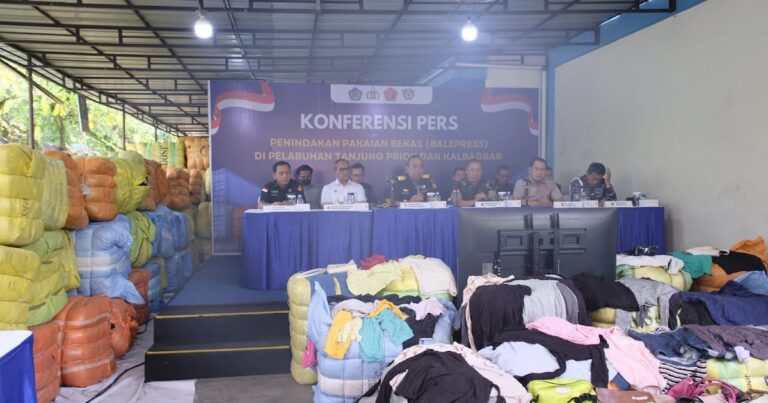 "Kanwil Bea Cukai Kalbagbar belum menetapkan tersangka dalam kasus penyitaan 2.060 balepress senilai Rp16,48 miliar di gudang Kubu Raya dan Mempawah."