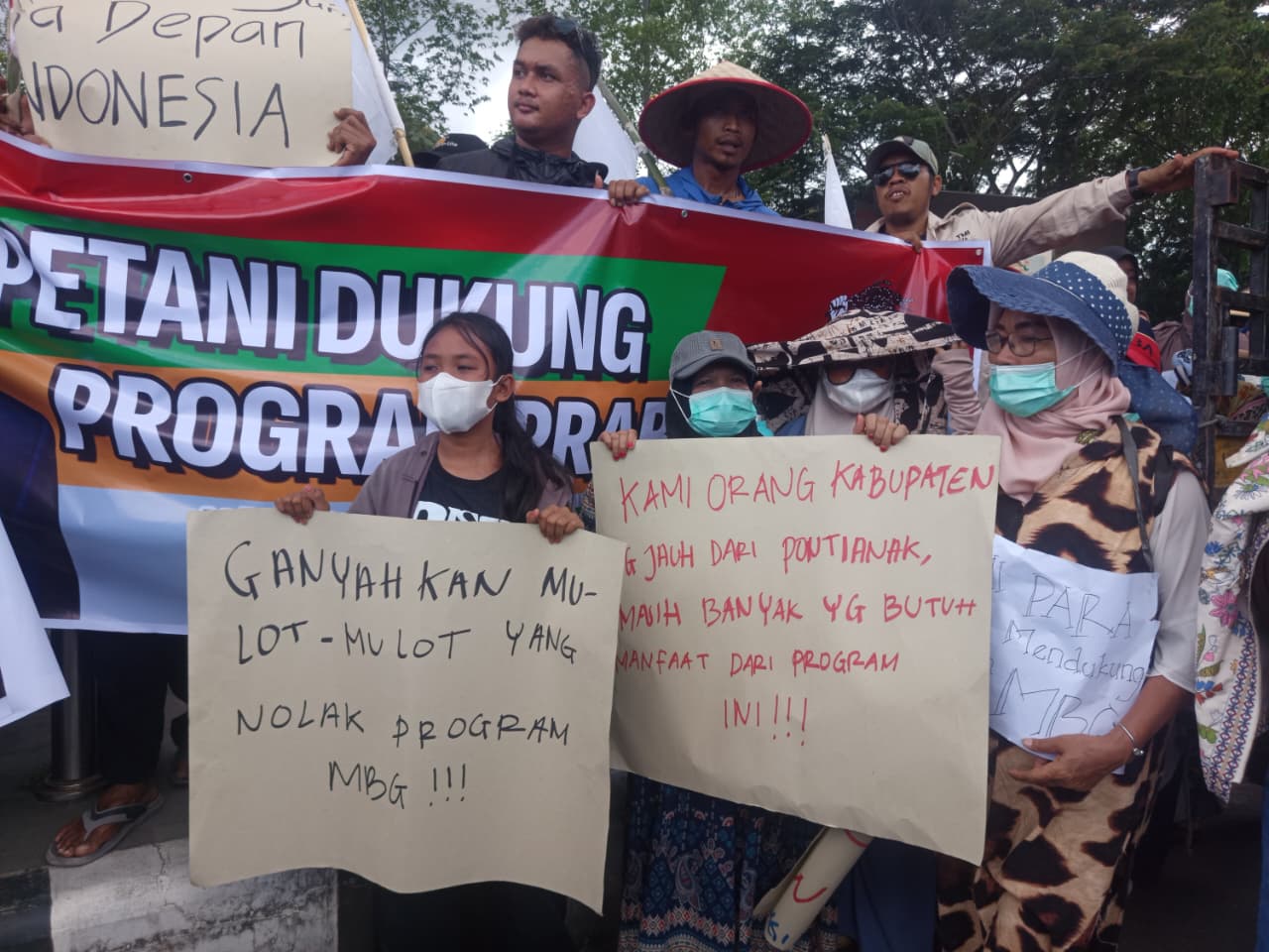 Turun ke Jalan, Emak-emak dan Petani Kalbar Desak Evaluasi Tata Kelola Program MBG