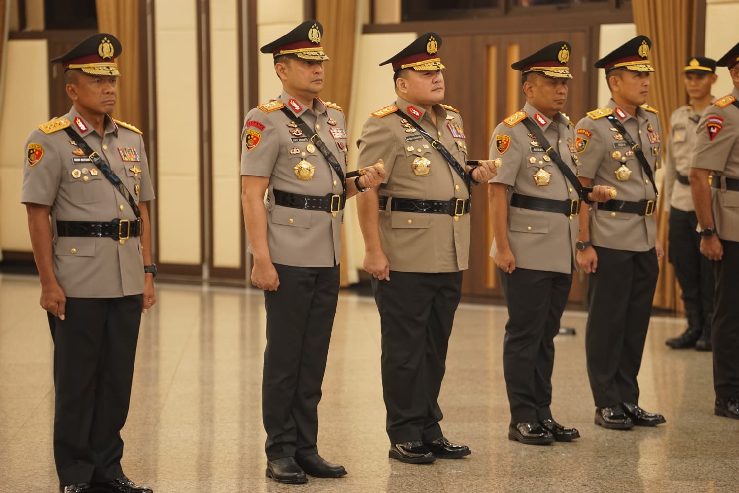 Sertijab di Mabes Polri, Irjen Alberd Sianipar Resmi Pimpin Polda Kalbar