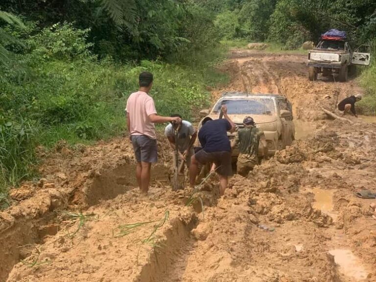 "Bantuan korban longsor Krayan Selatan tertahan akibat jalan darat rusak parah dan cuaca buruk. Masa tanggap darurat diajukan perpanjangan."