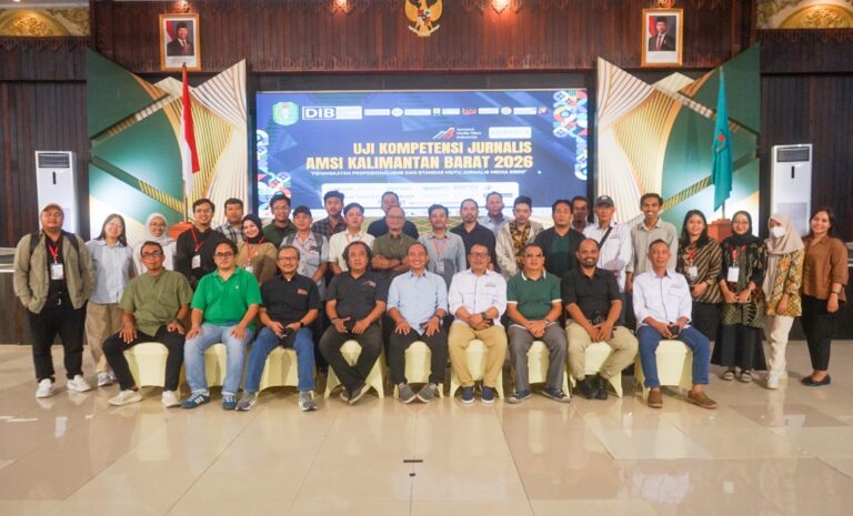 "AMSI Kalbar menggelar UKJ 2026 bersama Lembaga Penguji Kompas di Pendopo Gubernur. Sekda Harisson tegaskan pentingnya sertifikasi di era disrupsi."