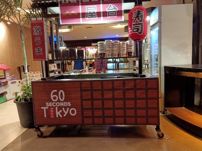 "Aston Pontianak gandeng komunitas cosplayer luncurkan promo kuliner 60 Seconds to Tokyo di Garden Lounge. Sajikan menu street food Jepang hingga Desember 2026."