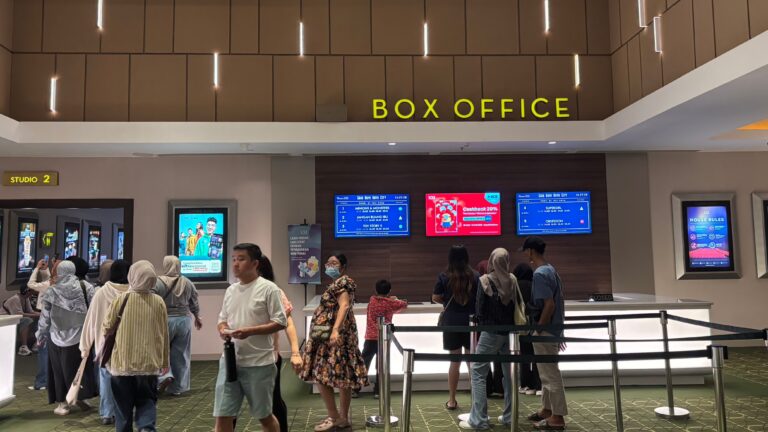 "Bioskop Gaia Bumi Raya City XXI resmi beroperasi kembali di area Extension Lantai Mezzanine Kubu Raya. Simak rencana peluncuran studio IMAX dan The Premiere."