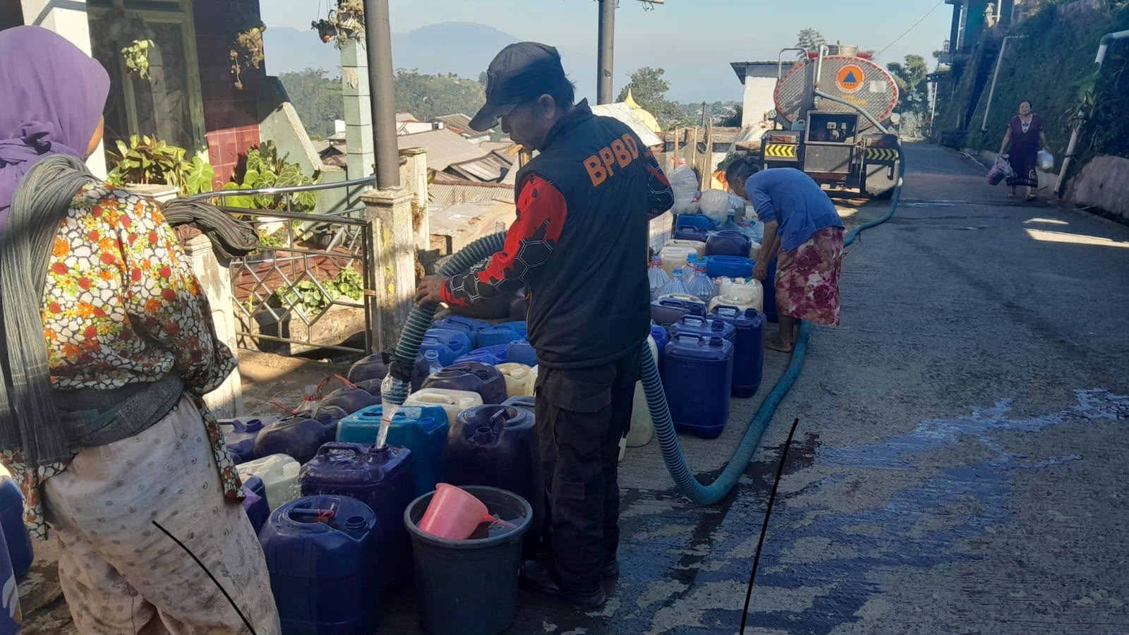 Cuaca Ekstrem Ganda, BNPB Laporkan Kekeringan di Jawa dan Banjir di Sumatra