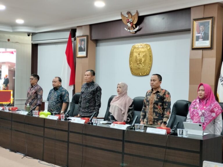 "KPU Kalbar mengesahkan PDPB Semester I 2026 sebanyak 4.121.703 pemilih. Komposisi demografi menuju Pemilu 2029 didominasi kelompok Milenial dan Gen Z."