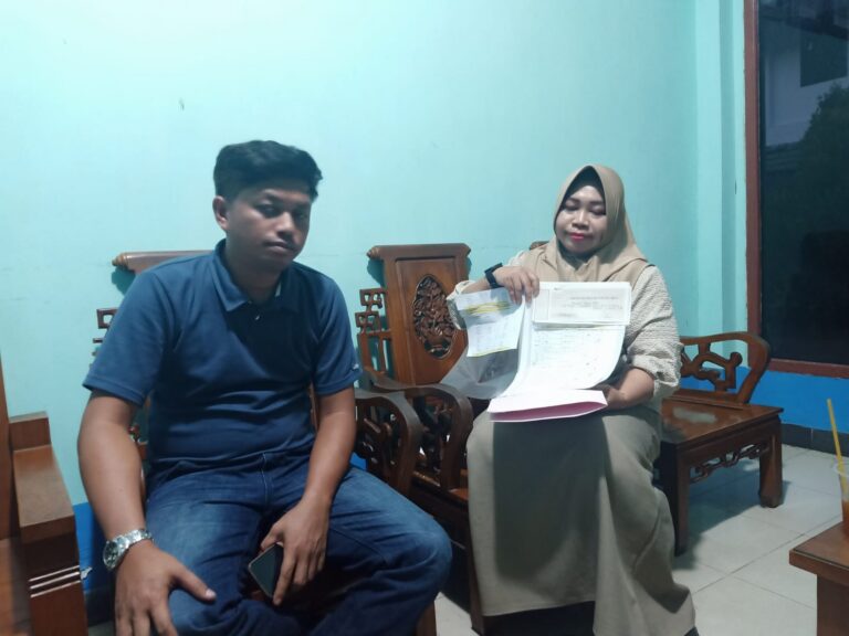 "Dekopinwil Kalbar ungkap dugaan penyelewengan dana operasional di SMK Koperasi Pontianak. Honor belasan guru tertunggak meski sekolah terima dana BOS."