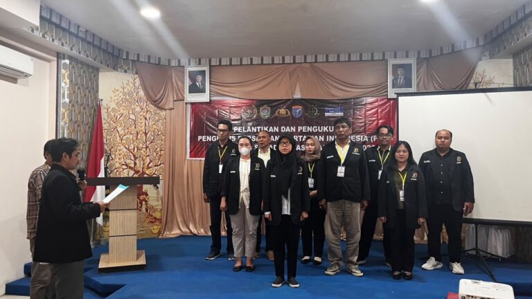 "Dina Mariana terpilih secara aklamasi memimpin PWI Sekadau 2026-2029. PWI Sekadau resmi jadi kepengurusan kabupaten definitif usai enam tahun berstatus Pokja."