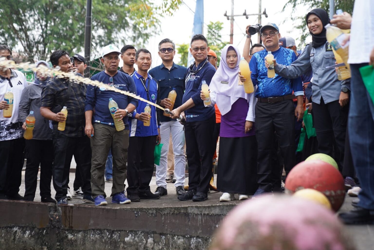 Uji Laboratorium DLH: Kualitas Air Parit di Pontianak Meningkat 50 Persen Usai Diberi Eco Enzyme