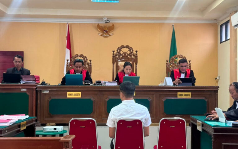 "Kejati Kalbar tegaskan pengalihan penahanan Edy Chow dari Rutan jadi Tahanan Kota merupakan kewenangan PN Mempawah. JPU jalankan penetapan."