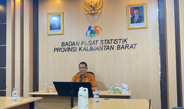 "BPS mencatat ekspor Kalbar naik 23,4 persen dan surplus 115,21 juta dolar AS. Namun, fluktuasi harga beras di Sintang menjadi catatan inflasi domestik."