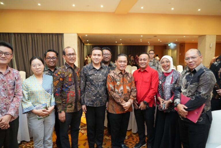 "Pemprov Kalbar kumpulkan direksi perusahaan di Jakarta untuk luncurkan Forum TSBLP. Wagub ancam evaluasi izin korporasi yang biarkan kawasan kumuh di Ketapang."