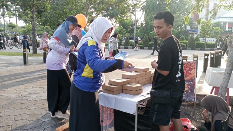 "Bapenda Kota Pontianak buka layanan pembayaran PBB-P2 via QRIS di CFD Jalan Ahmad Yani. Ingatkan batas akhir pembayaran jatuh pada 20 Juli 2026."