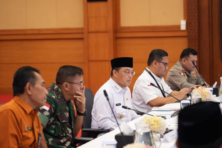 "Gubernur Kalbar Ria Norsan minta TPID cegah lonjakan harga semester II 2026. Inflasi Sintang tembus 3,71 persen, beras dan ikan rutin dorong inflasi."