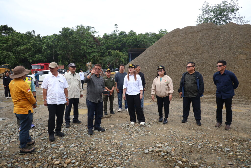 Sembilan Jam Terjebak Lumpur, Pemprov Kaltara Desak Perbaikan Jalan Perbatasan Kaltim
