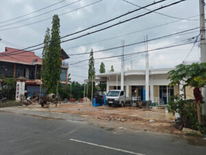 "Rencana pendirian gerai Indomaret di Gunung Telihan Bontang menuai protes warga akibat dugaan konflik kepentingan. Pemkot sebut izin sesuai Perda."