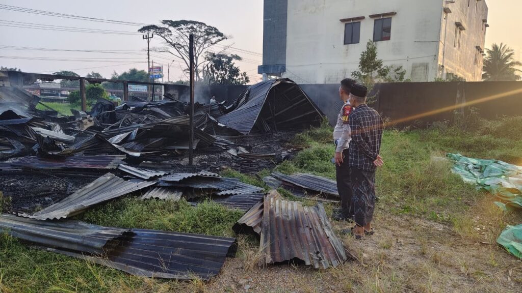 Kios di Desa Kapur Terbakar, Polres Kubu Raya Lakukan Olah TKP