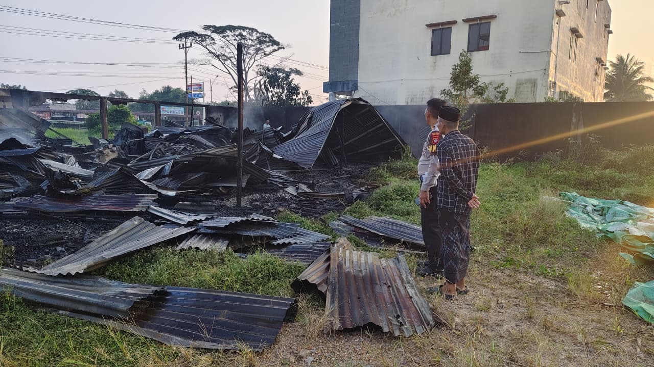 Kios di Desa Kapur Terbakar, Polres Kubu Raya Lakukan Olah TKP