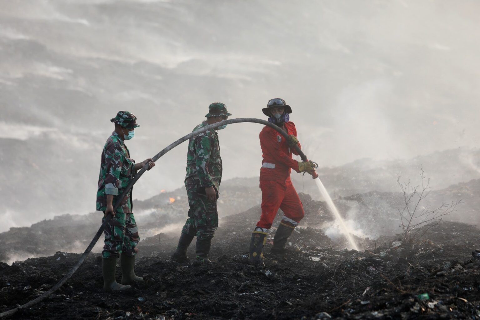 Tujuh Hari Terbakar, 45 Persen Lahan TPA Jatiwaringin Tangerang Berhasil Dipadamkan