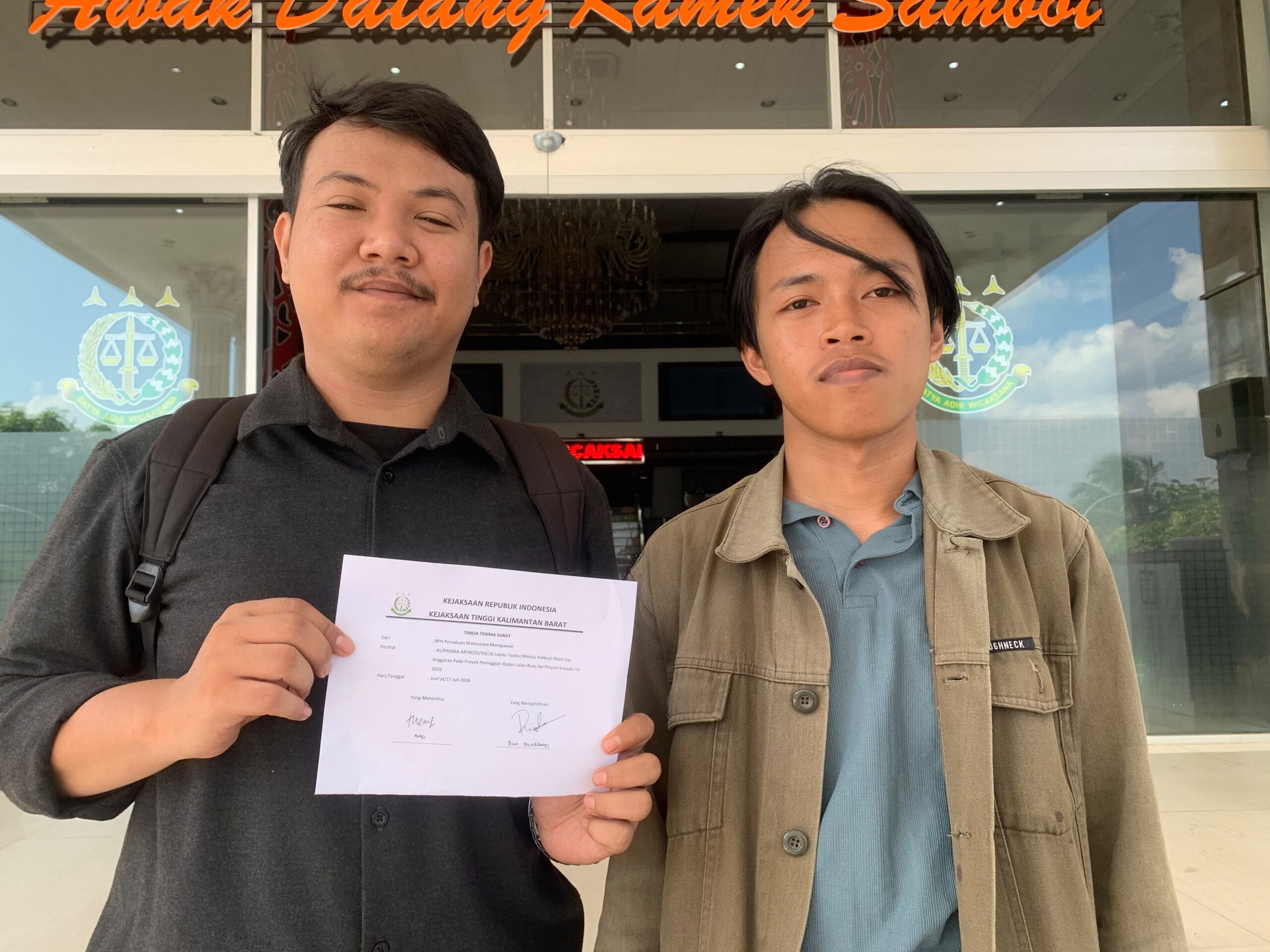 Persatuan Mahasiswa Mempawah Laporkan Dugaan Mark-Up Proyek Jalan Senilai Rp 17,3 Miliar untuk 575 Meter