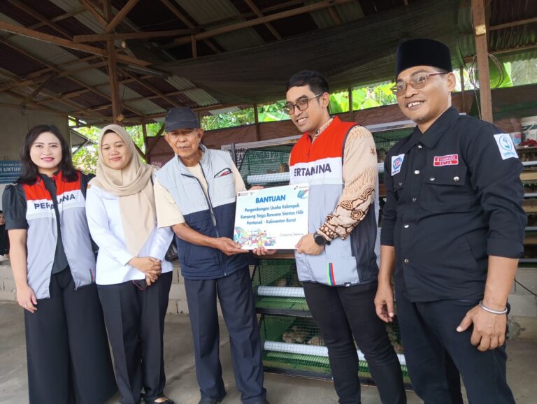 "Kelompok Kreasi Sungai Putat Siantan Hilir olah limbah dapur jadi pakan maggot dan akuaponik guna ciptakan ketahanan pangan mandiri di pekarangan rumah."