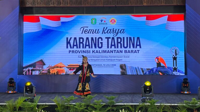 "Laura, siswi SLB C Dharma Asih tampilkan tari solo pada TKD Karang Taruna Kalbar. Pendamping Dede desak pemerintah wujudkan ruang inklusivitas nyata."