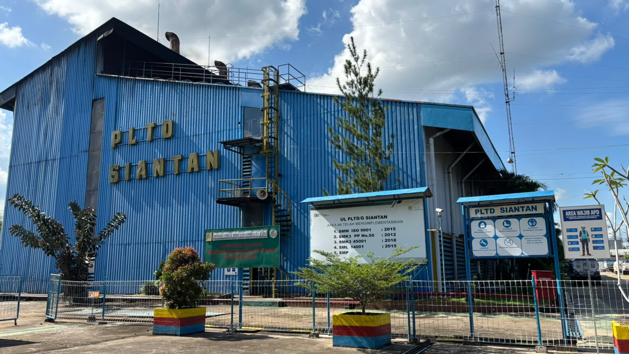 Tampak depan gedung pltd siantan titik peninjauan pemadaman listrik pontianak pln