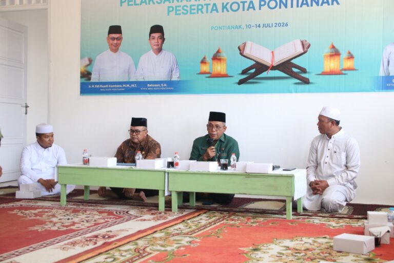 "Ketua LPTQ Amirullah buka pemusatan latihan kafilah Kota Pontianak untuk MTQ Kalbar ke-34 di Kayong Utara. Pola karantina wajib terukur dan dipantau."